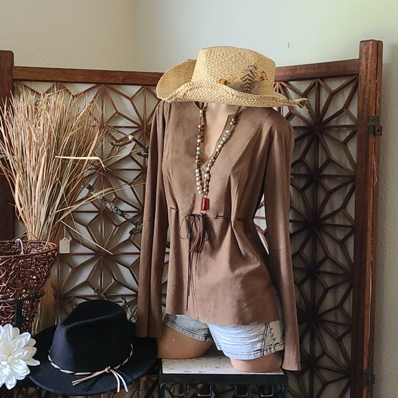 SALE TODAY BEAUTIFUL SUEDE BROWN COWGIRL TOP. - Picture 6 of 16